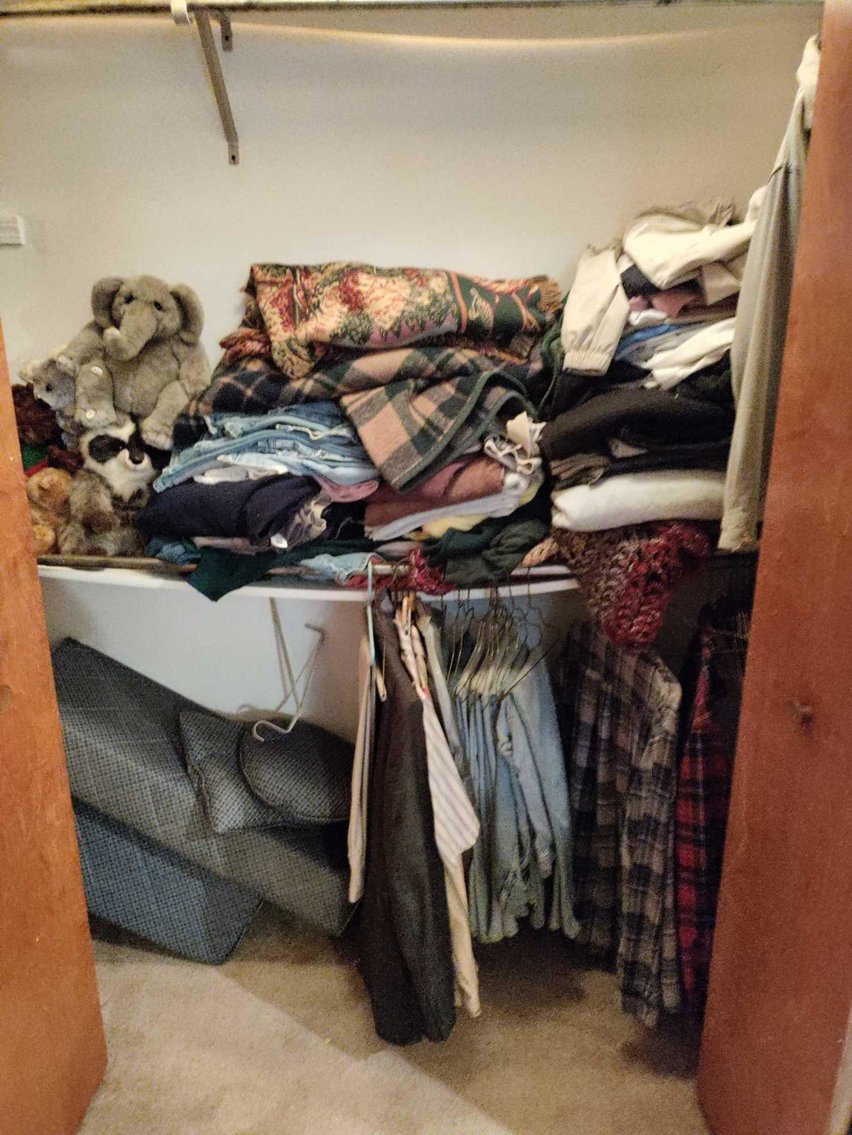 Image for Hand Tools, Clocks, Kitchen Items, Calipers, Decor, Exercise Equipment, Furniture, Power Tools, Lawn Mower, Ladders - Online Estate Auction