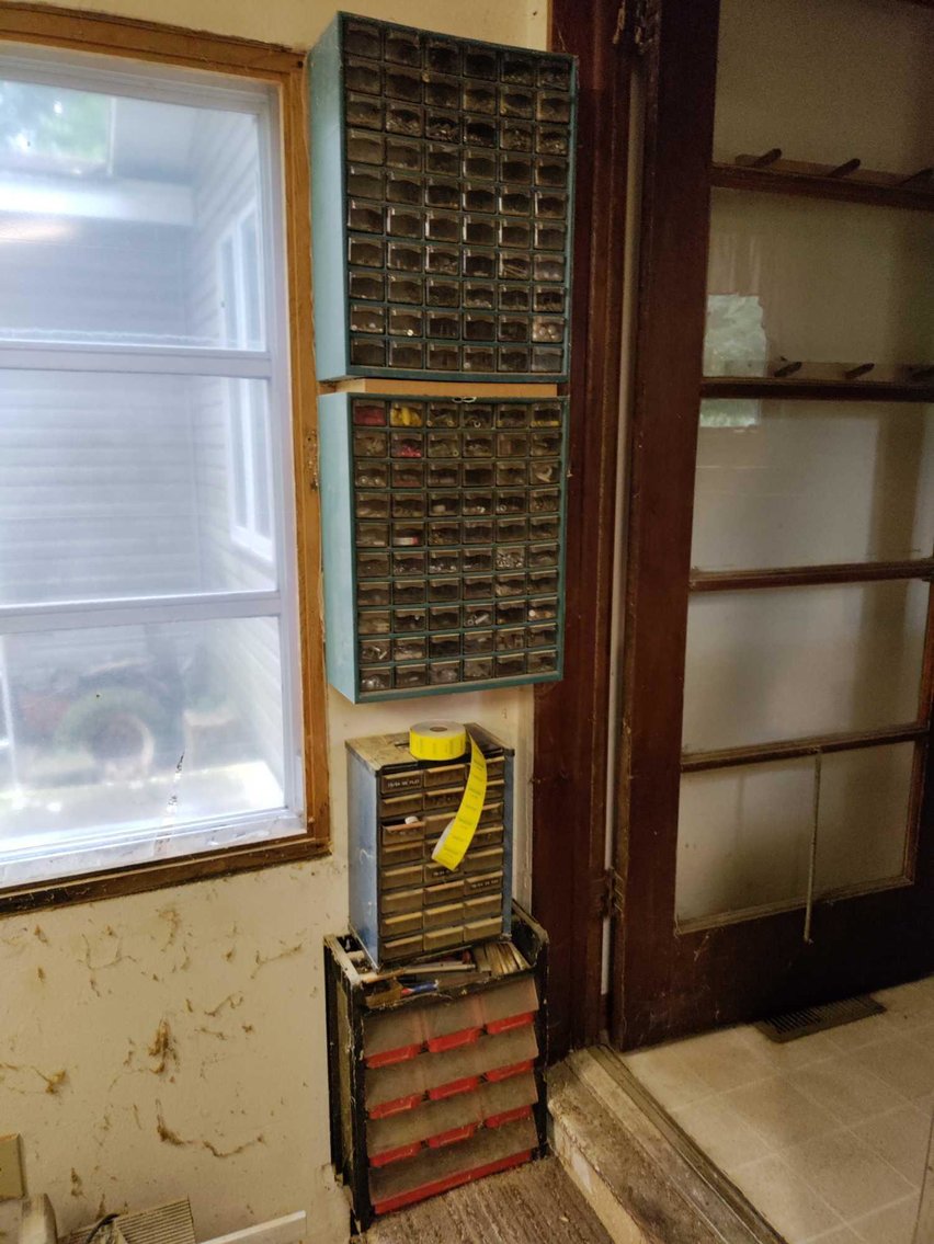 Image for Hand Tools, Clocks, Kitchen Items, Calipers, Decor, Exercise Equipment, Furniture, Power Tools, Lawn Mower, Ladders - Online Estate Auction