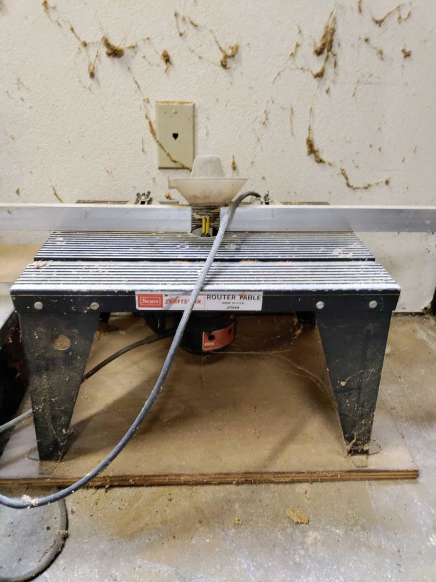 Image for Hand Tools, Clocks, Kitchen Items, Calipers, Decor, Exercise Equipment, Furniture, Power Tools, Lawn Mower, Ladders - Online Estate Auction