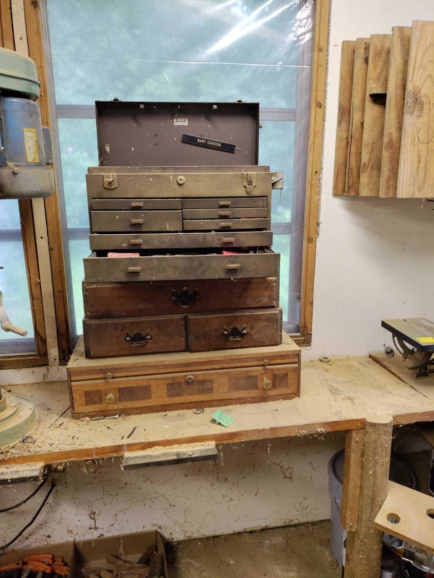 Image for Hand Tools, Clocks, Kitchen Items, Calipers, Decor, Exercise Equipment, Furniture, Power Tools, Lawn Mower, Ladders - Online Estate Auction