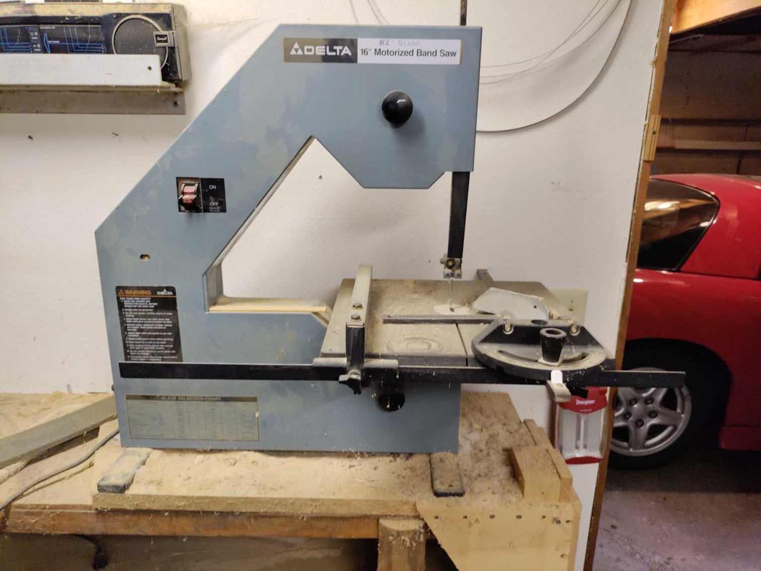 Image for Hand Tools, Clocks, Kitchen Items, Calipers, Decor, Exercise Equipment, Furniture, Power Tools, Lawn Mower, Ladders - Online Estate Auction