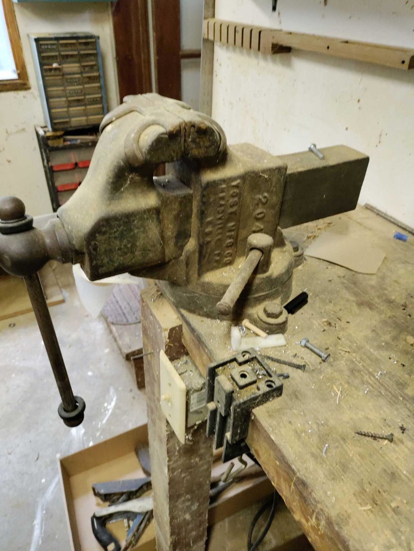 Image for Hand Tools, Clocks, Kitchen Items, Calipers, Decor, Exercise Equipment, Furniture, Power Tools, Lawn Mower, Ladders - Online Estate Auction