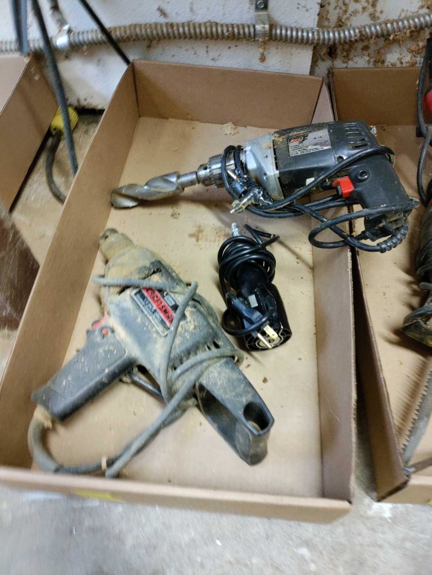 Image for Hand Tools, Clocks, Kitchen Items, Calipers, Decor, Exercise Equipment, Furniture, Power Tools, Lawn Mower, Ladders - Online Estate Auction