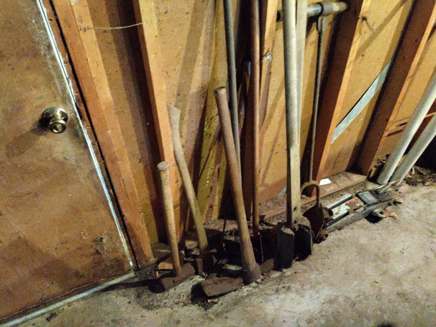 Image for Hand Tools, Clocks, Kitchen Items, Calipers, Decor, Exercise Equipment, Furniture, Power Tools, Lawn Mower, Ladders - Online Estate Auction