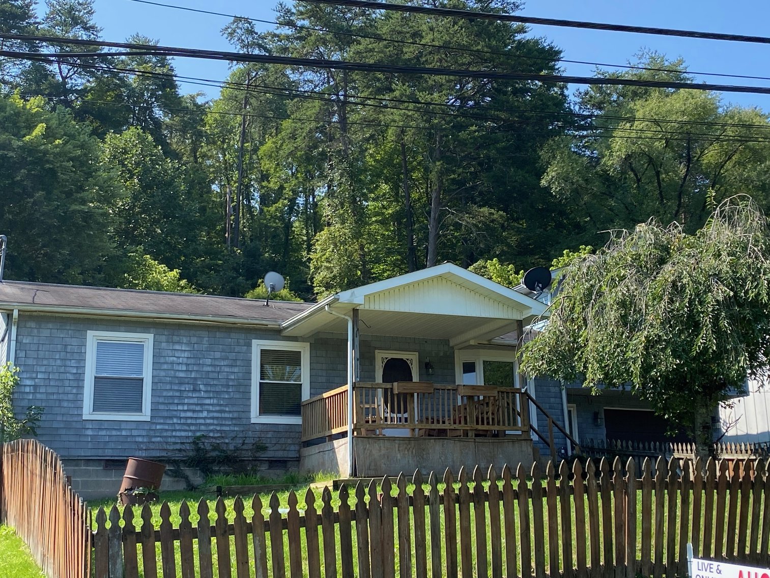 Image for SOLD $90,750 - Spacious Tri-Level 4 Bedroom