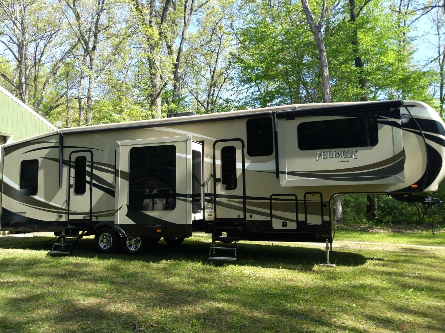 Image for Luxury 38' Jayco Pinnacle 5th Wheel