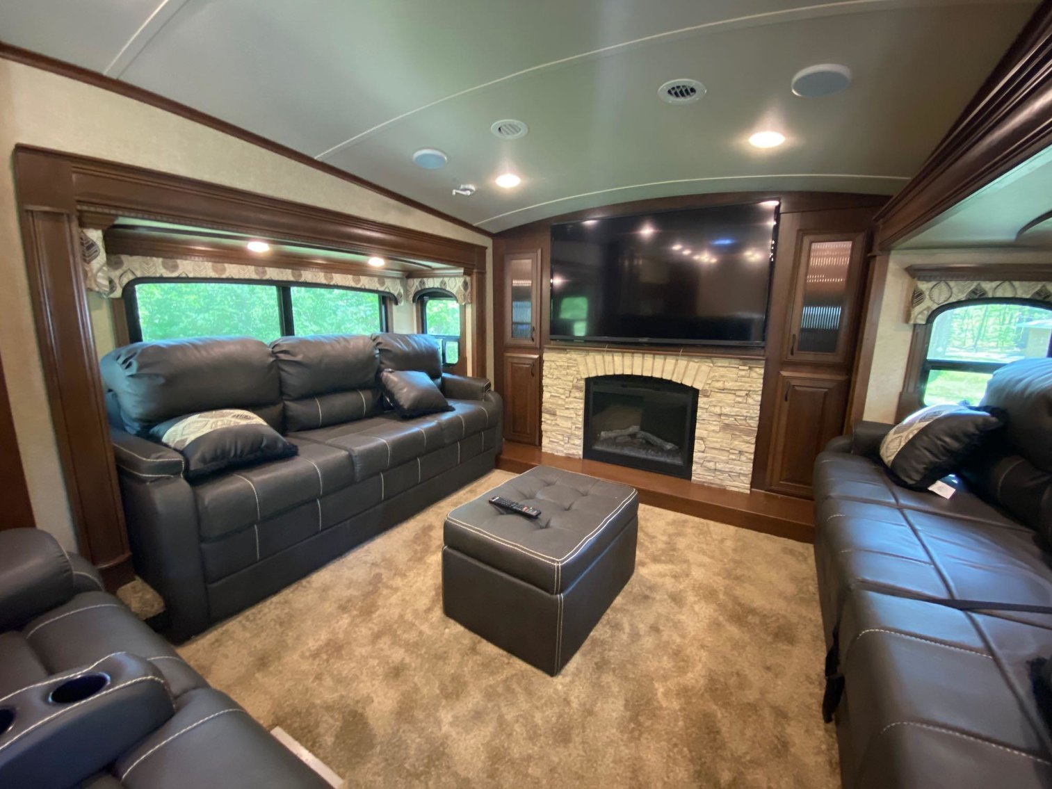 Image for Luxury 38' Jayco Pinnacle 5th Wheel
