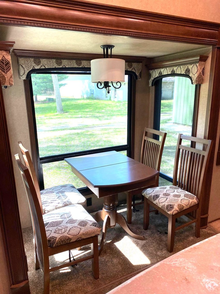 Image for Luxury 38' Jayco Pinnacle 5th Wheel