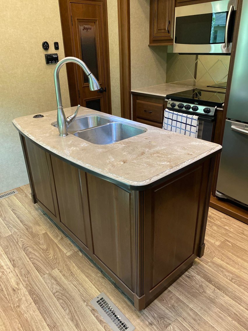 Image for Luxury 38' Jayco Pinnacle 5th Wheel