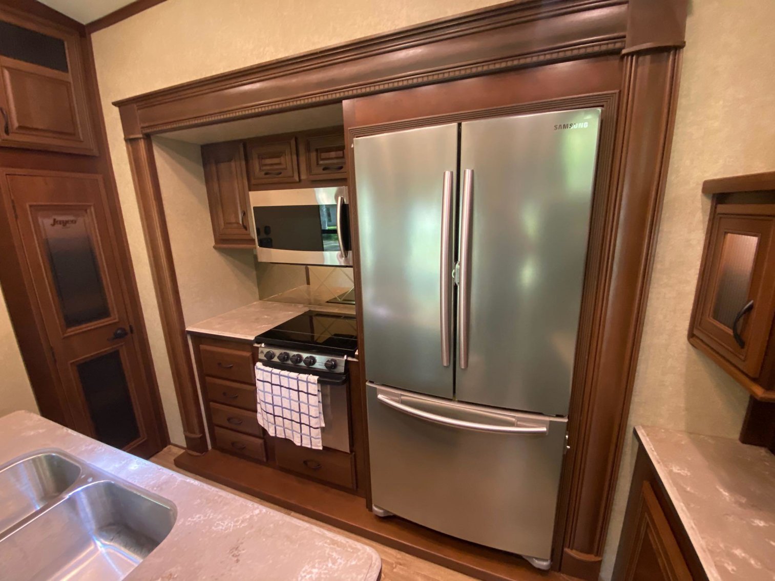 Image for Luxury 38' Jayco Pinnacle 5th Wheel