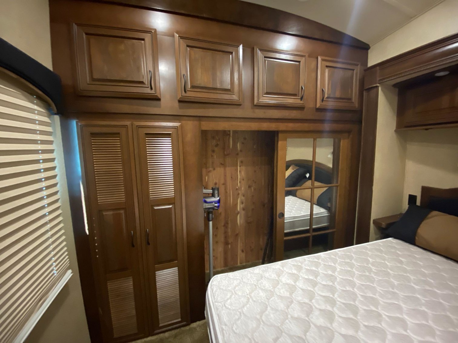 Image for Luxury 38' Jayco Pinnacle 5th Wheel