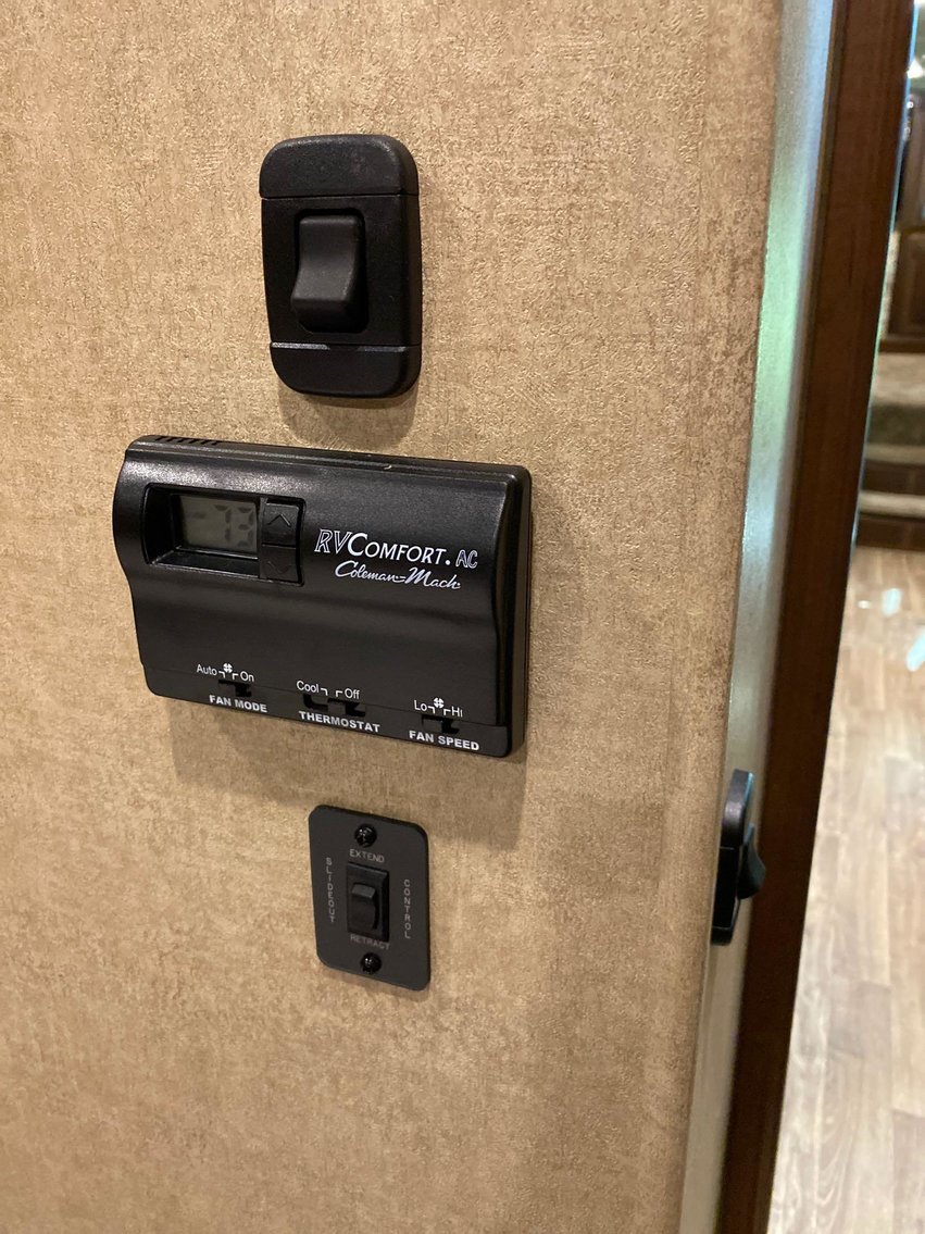 Image for Luxury 38' Jayco Pinnacle 5th Wheel