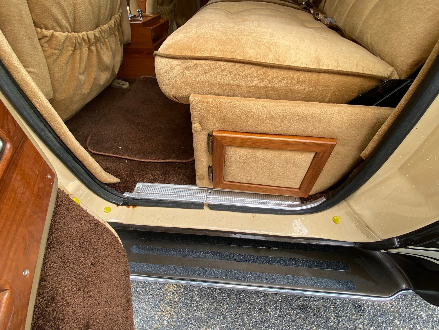 Image for 1982 GMC Suburban Sierra 1500 Diesel 6.2 Litre Limited Edition One Owner Garage Kept Immaculate Condition- Sells to the Highest Bidder!