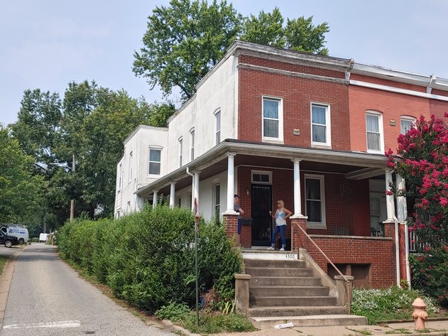 3 BR, 1¾ BA, 1660 SQ FT END UNIT BRICK TOWNHOME