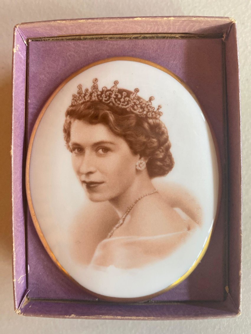 Image for Cut Glass Pieces, Furniture, Home Decor, Tools, Toys, (9) Golf Carts, Outdoor Items