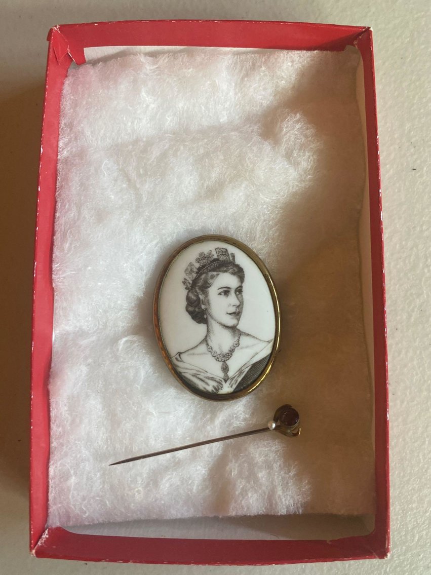 Image for Cut Glass Pieces, Furniture, Home Decor, Tools, Toys, (9) Golf Carts, Outdoor Items