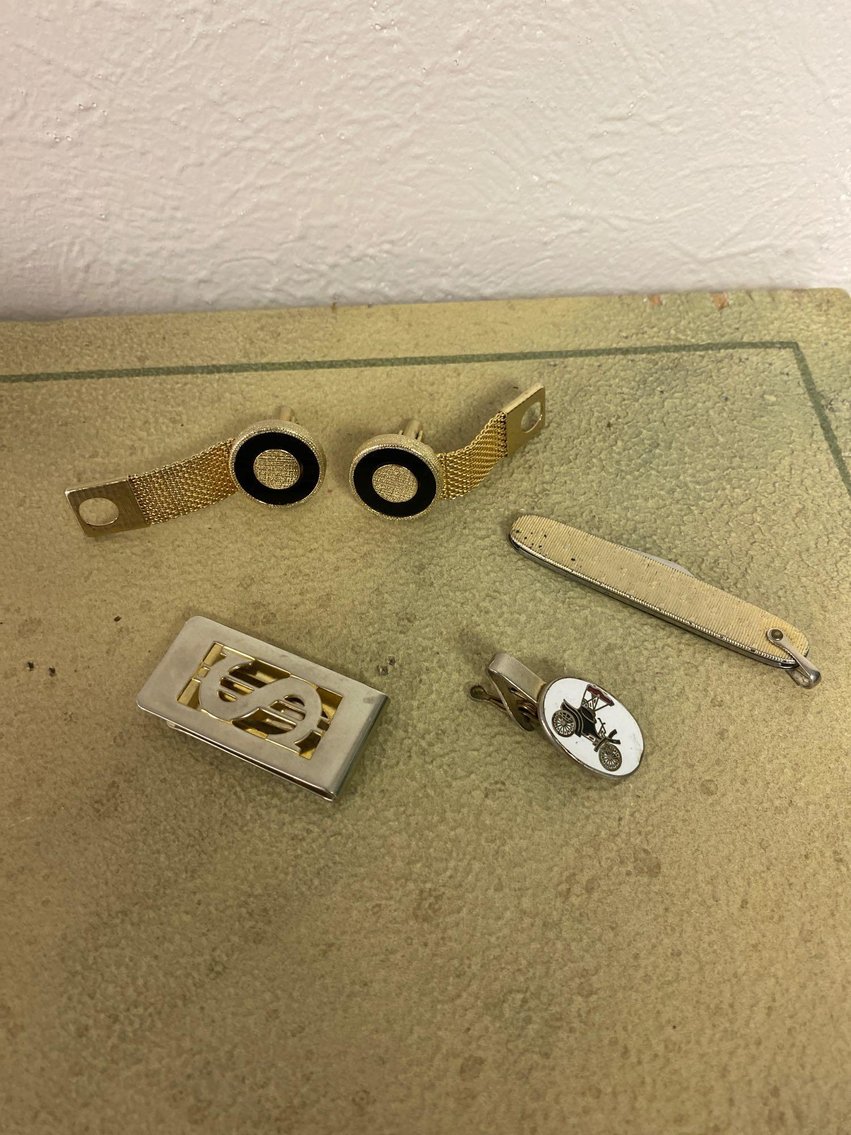 Image for Cut Glass Pieces, Furniture, Home Decor, Tools, Toys, (9) Golf Carts, Outdoor Items