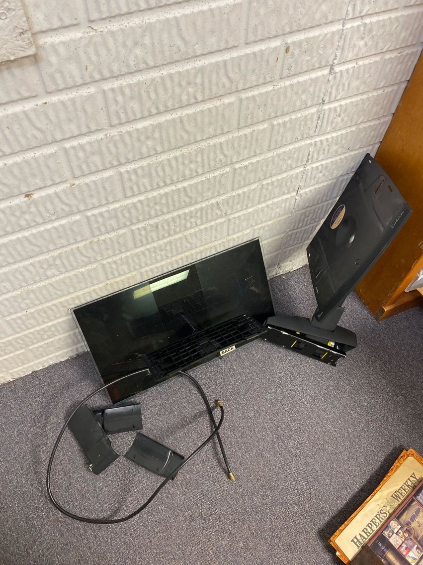 Image for Cut Glass Pieces, Furniture, Home Decor, Tools, Toys, (9) Golf Carts, Outdoor Items