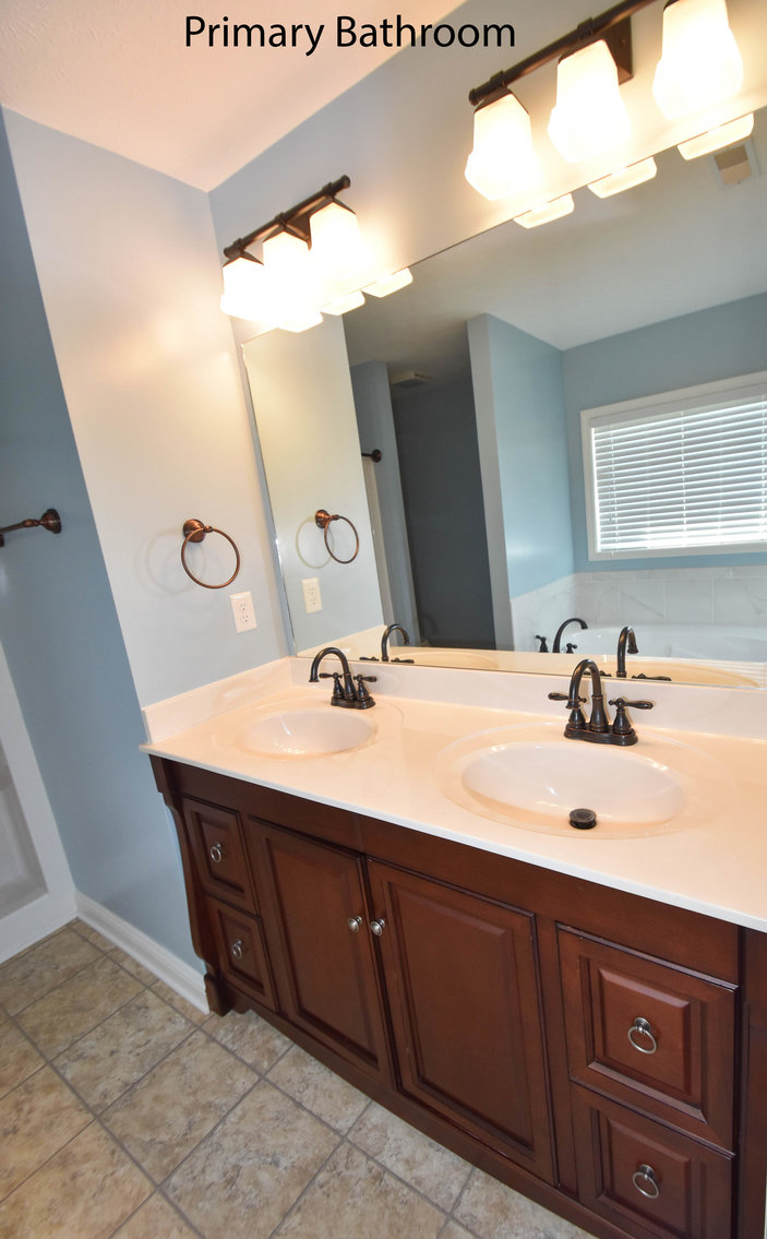 Image for Downsizing Real Estate Auction - 40272