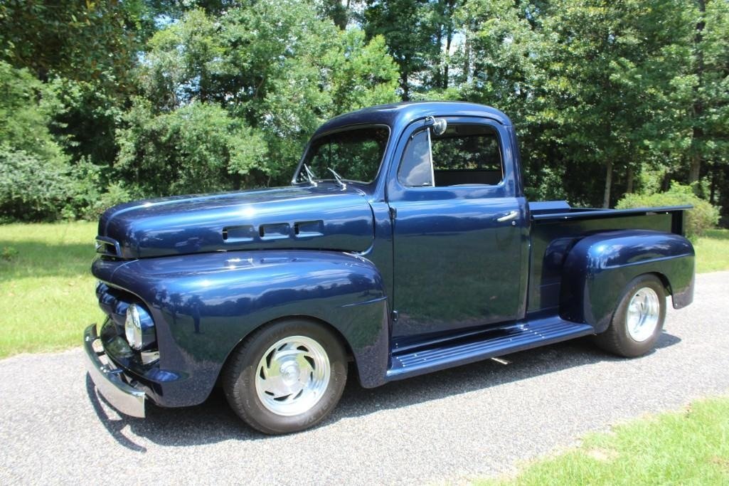 1952 FORD F100 PICK-UP TRUCK