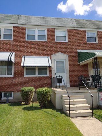 3 BR, 1.5 BA CENTER UNIT BRICK TOWNHOME