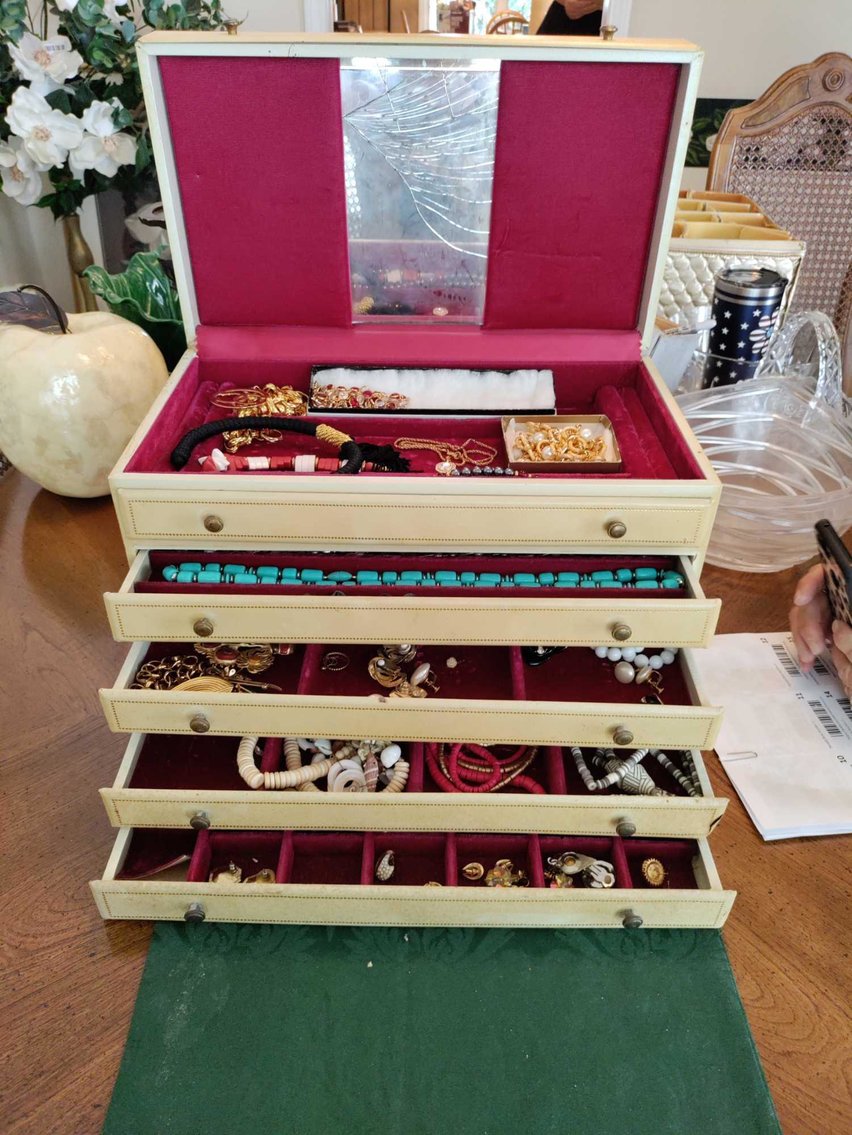 Image for Golf Accessories and Decor, Furniture, Glass, Tools, Jewelry