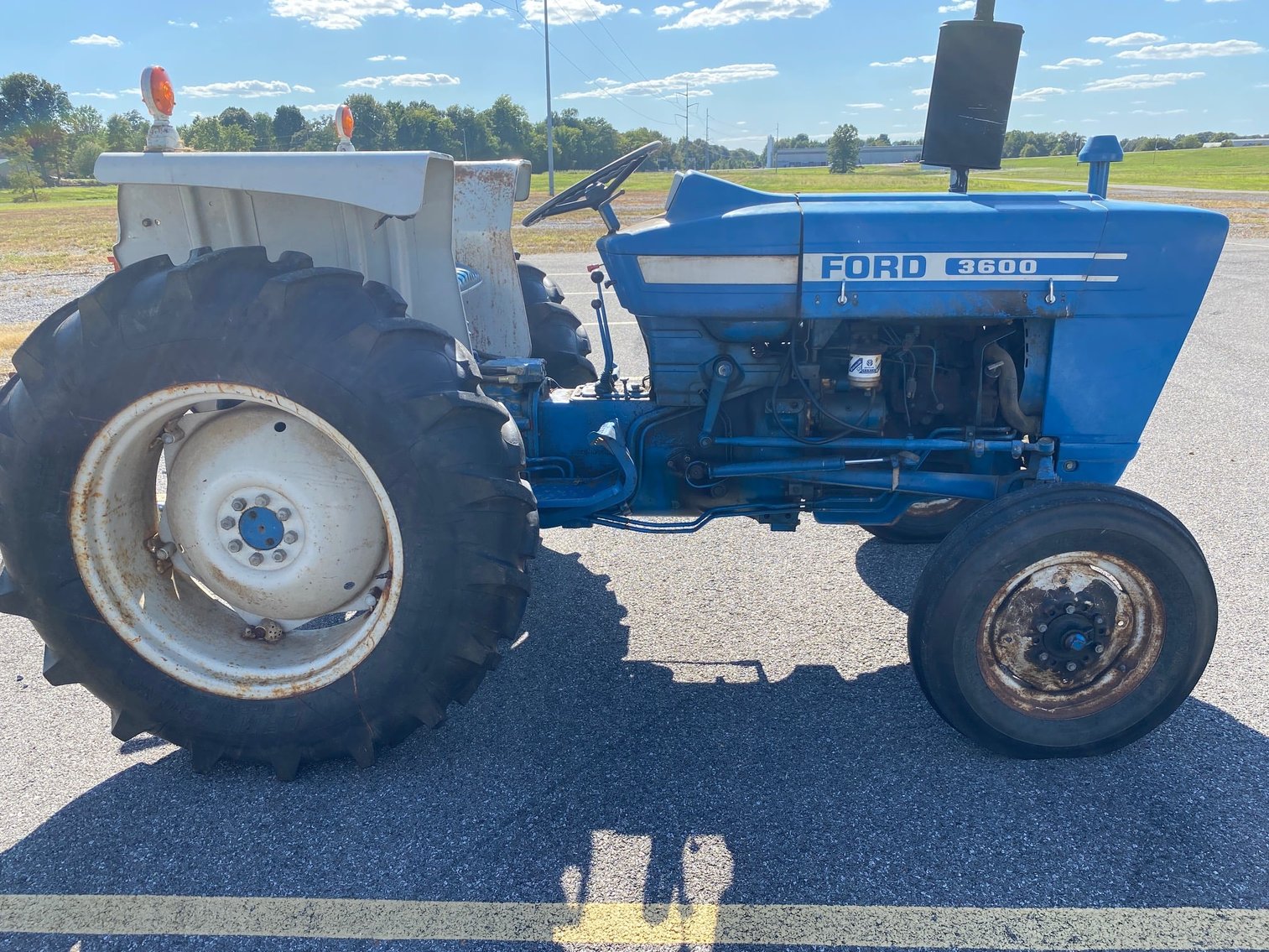 Ford 3600 w/ Dual Set Hydraulics  +/-606 HRS