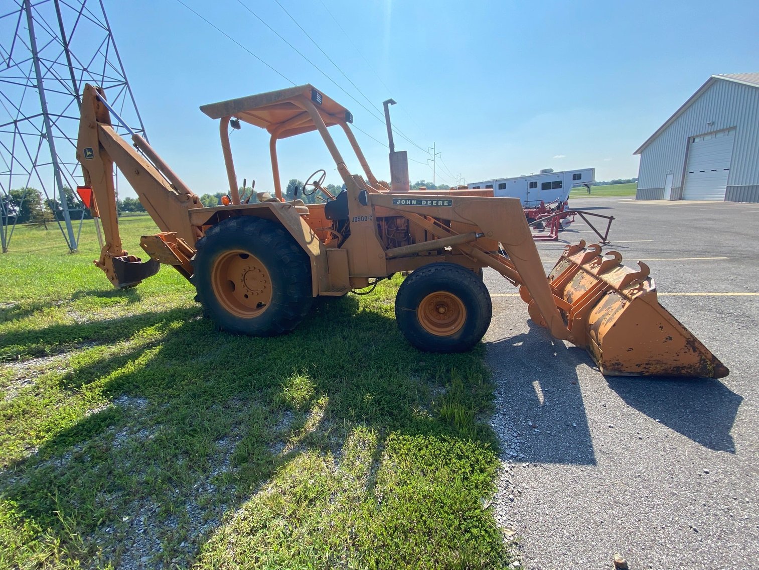 John Deere JD500-C Backhoe w/ Bucket & Trencher +/-549 HRS- May have rolled