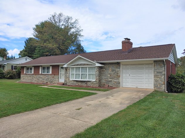 3 BR, 2 BA STONE & BRICK RANCHER ON 0.25+ ACRES - HUSQVARNA RZ42 ZERO TURN MOWER