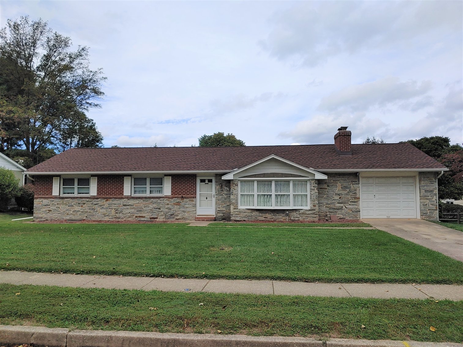 Image for 3 BR, 2 BA STONE & BRICK RANCHER ON 0.25+ ACRES - HUSQVARNA RZ42 ZERO TURN MOWER