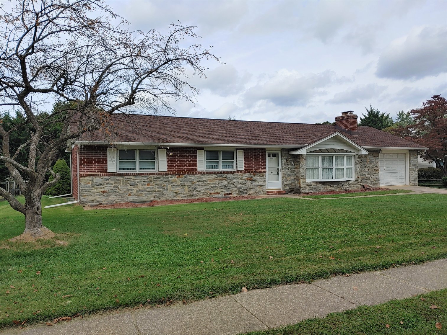 Image for 3 BR, 2 BA STONE & BRICK RANCHER ON 0.25+ ACRES - HUSQVARNA RZ42 ZERO TURN MOWER