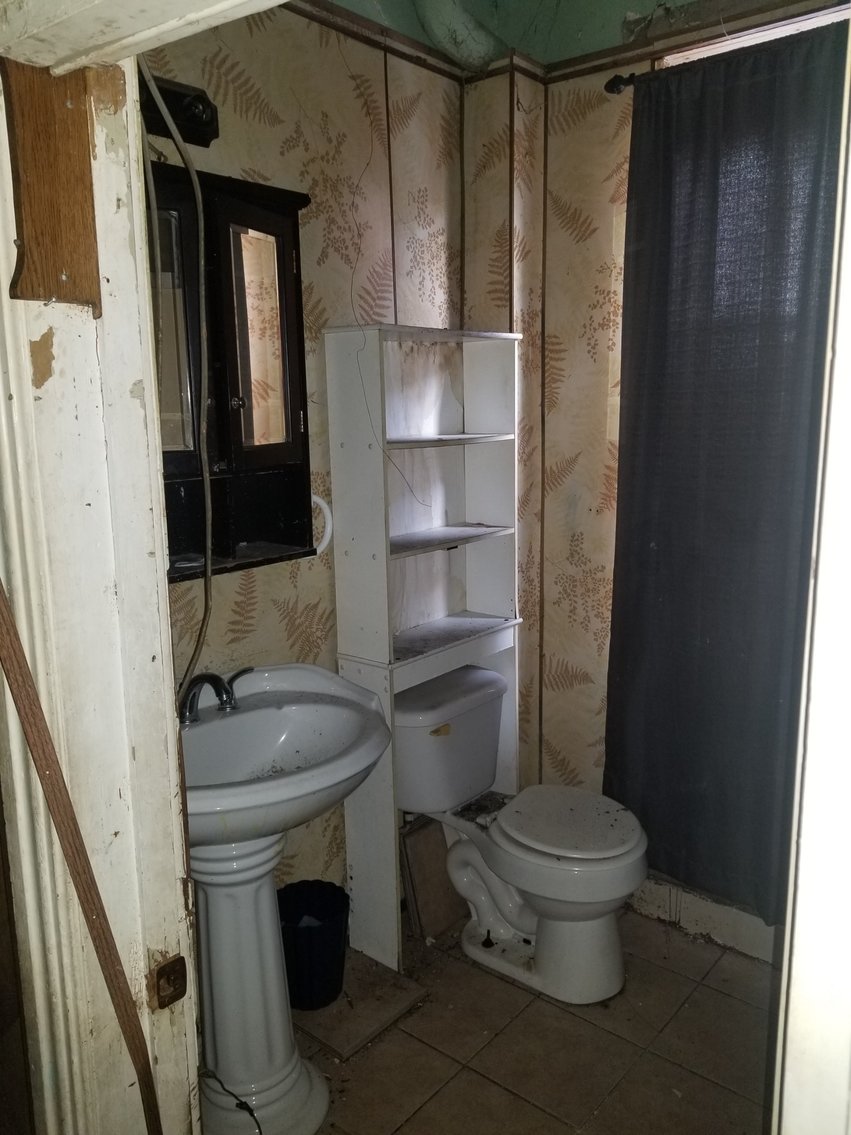 Image for Real Estate Auction - Lebanon City FIXER UPPER