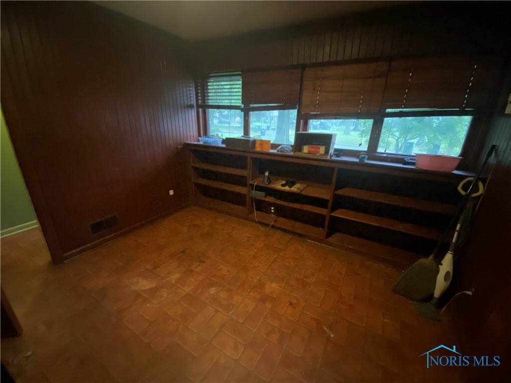 Image for MINIMUM BID AUCTION $99,000! 745 W Carisbrook Dr