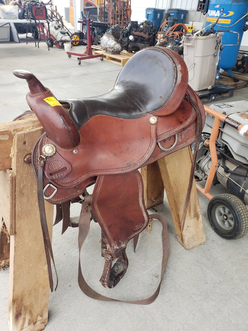 Courts Saddle 9388R