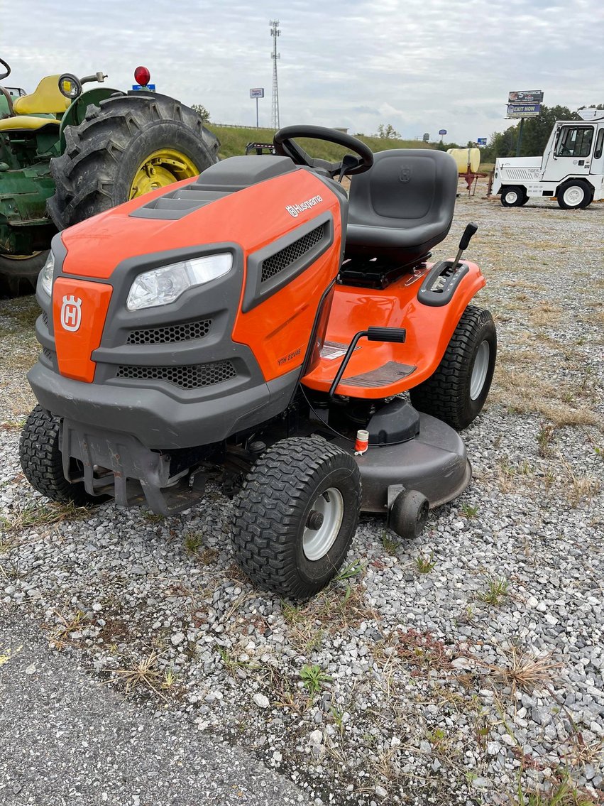 YTH 22V46 Husqvarna Riding Mower