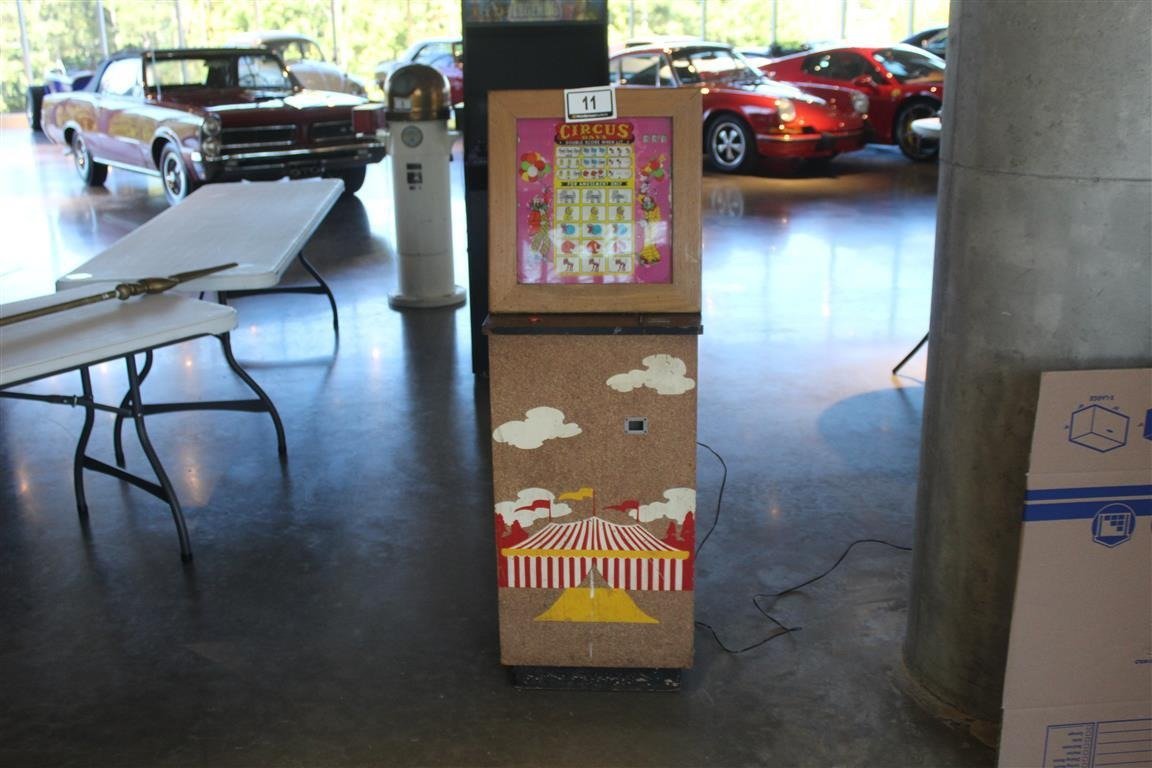 Antique Slot Machine - Circus Days