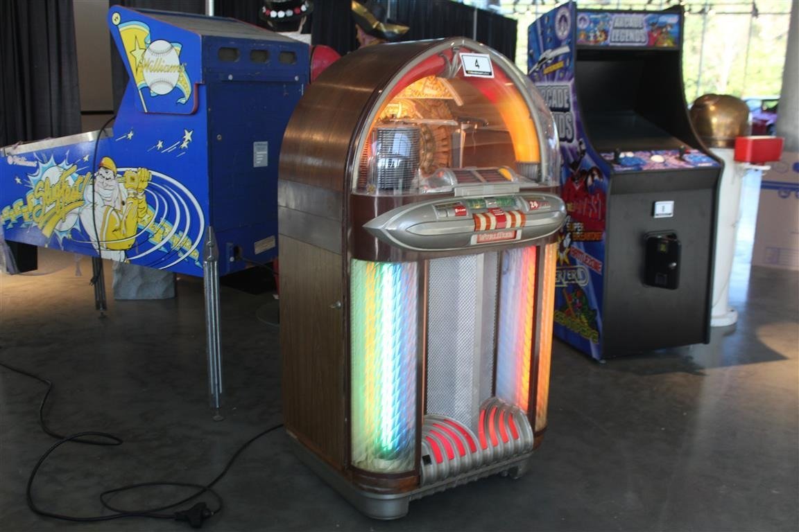 Wurlitzer Antique Juke Box (record player not working)