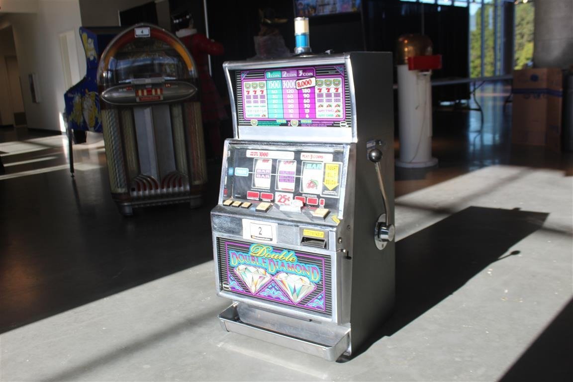 Double Diamond Slot Machine