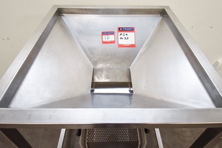 Image for ***SOLD***MJK0637 Eriez Vibratory feeder with Hopper