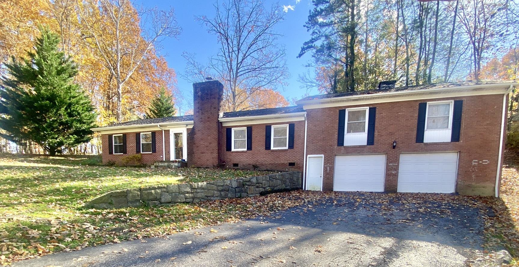 Image for SOLD $155,100 - 5 Bedroom Tri-Level in South Hills