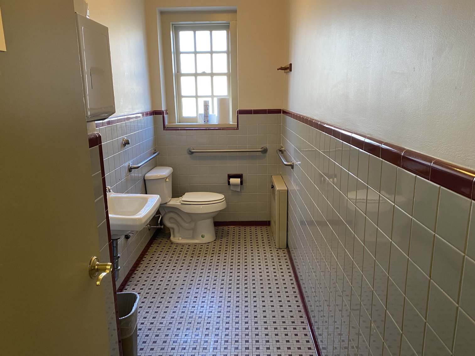 Image for Bank Ordered Sale - 9,415 SF Former Bank Branch Office - 323 Prince St. Tappahannock, VA 22560