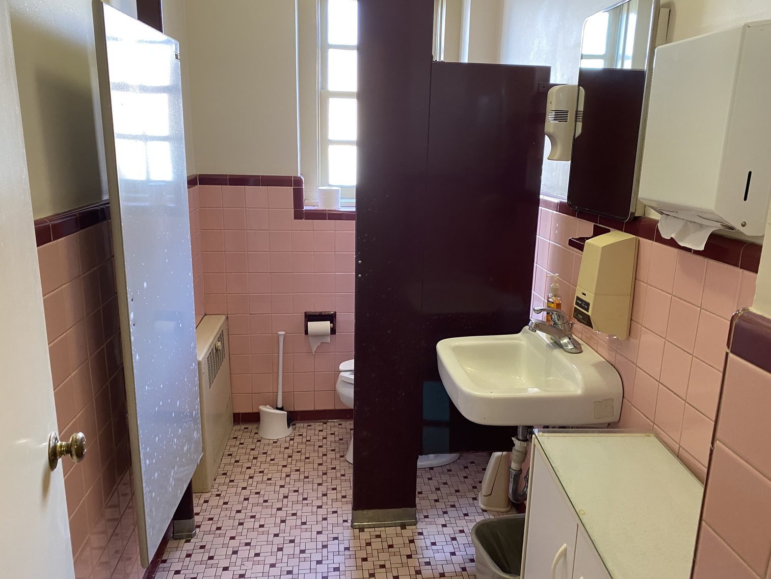 Image for Bank Ordered Sale - 9,415 SF Former Bank Branch Office - 323 Prince St. Tappahannock, VA 22560