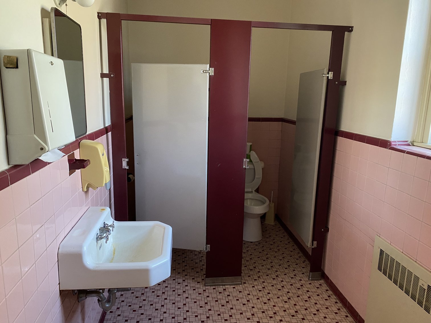 Image for Bank Ordered Sale - 9,415 SF Former Bank Branch Office - 323 Prince St. Tappahannock, VA 22560