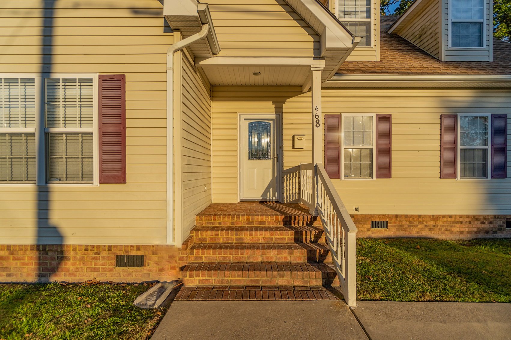 Updated SingleFamily Home on Spacious Lot 1,694 SF 3 BR/2.5 BA