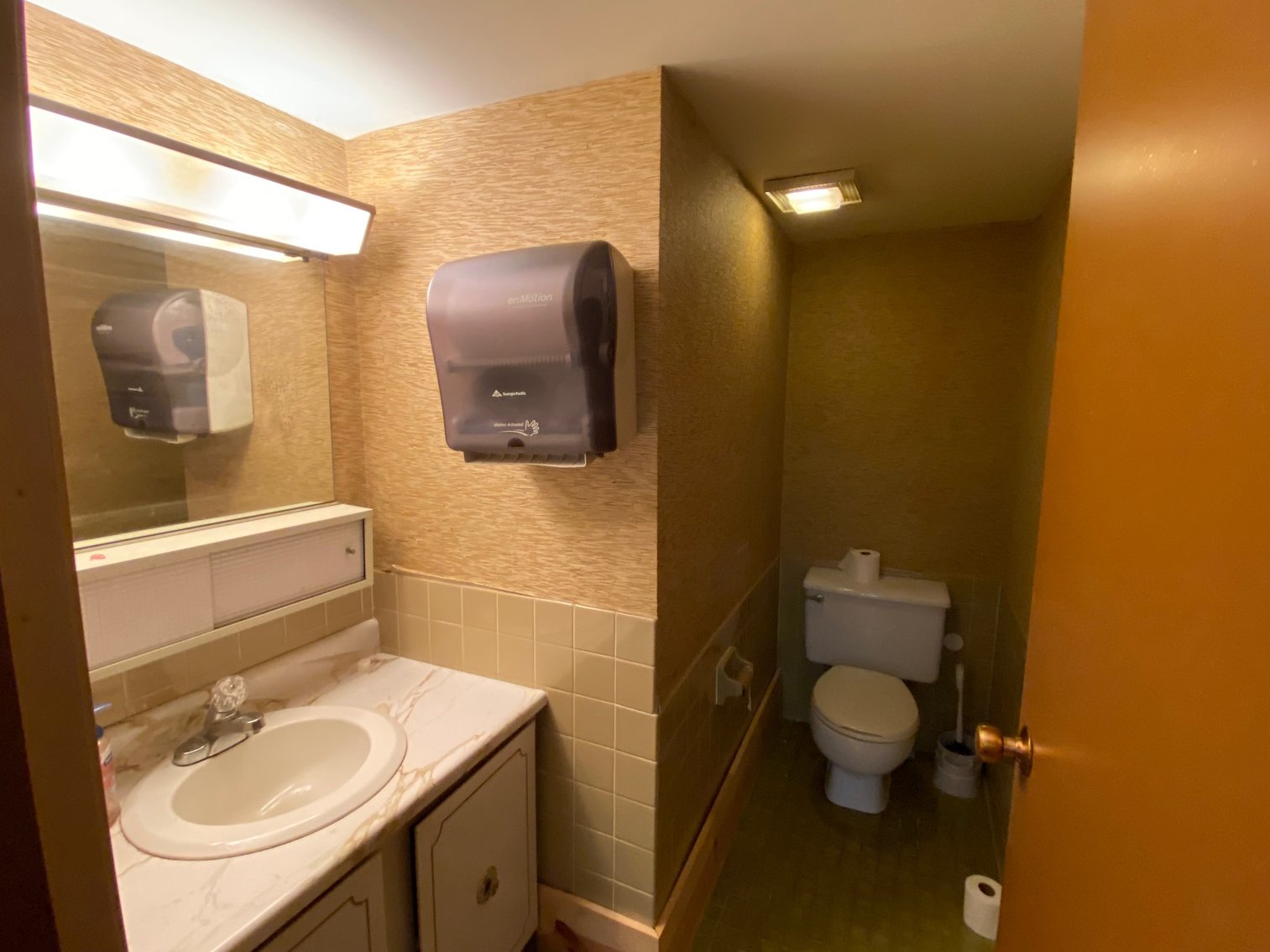 Image for SOLD $99,000 - 5,000 sqft. Office Building in Huntington