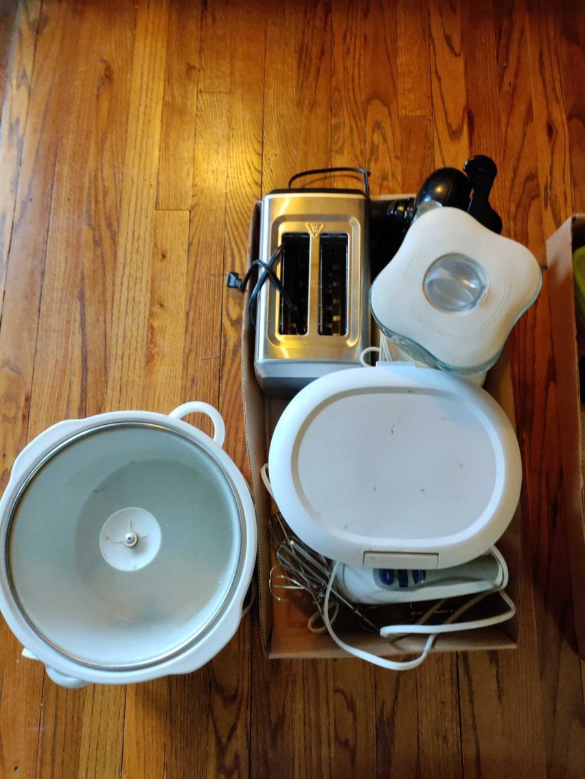 Image for Dussel Drive, Maumee - Furniture, Kitchenware, Cast Iron, Sewing Machine, Tools, Home Decor (Dussel)