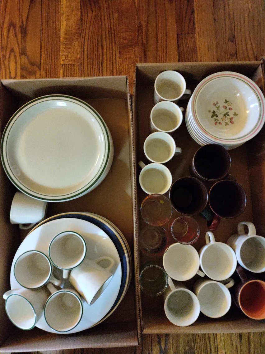 Image for Dussel Drive, Maumee - Furniture, Kitchenware, Cast Iron, Sewing Machine, Tools, Home Decor (Dussel)