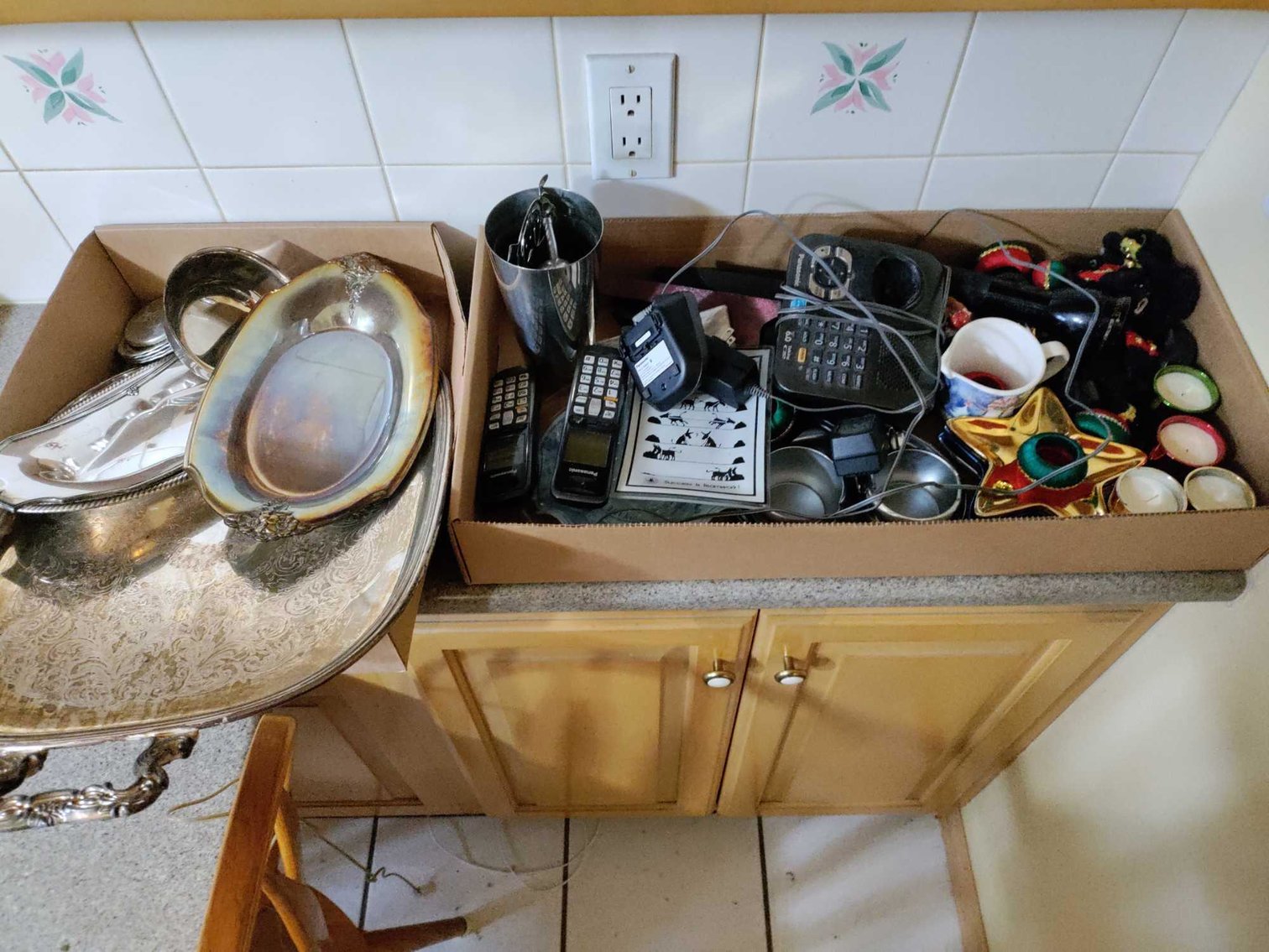 Image for Dussel Drive, Maumee - Furniture, Kitchenware, Cast Iron, Sewing Machine, Tools, Home Decor (Dussel)