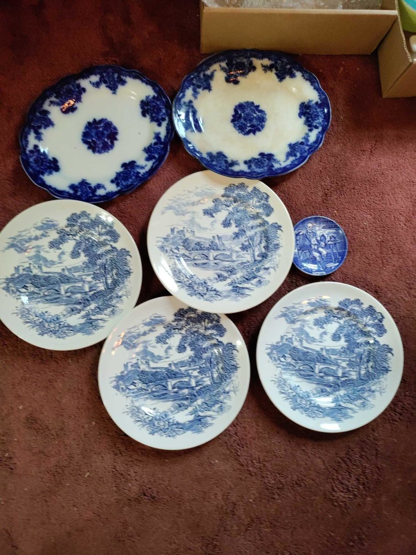 Image for Dussel Drive, Maumee - Furniture, Kitchenware, Cast Iron, Sewing Machine, Tools, Home Decor (Dussel)