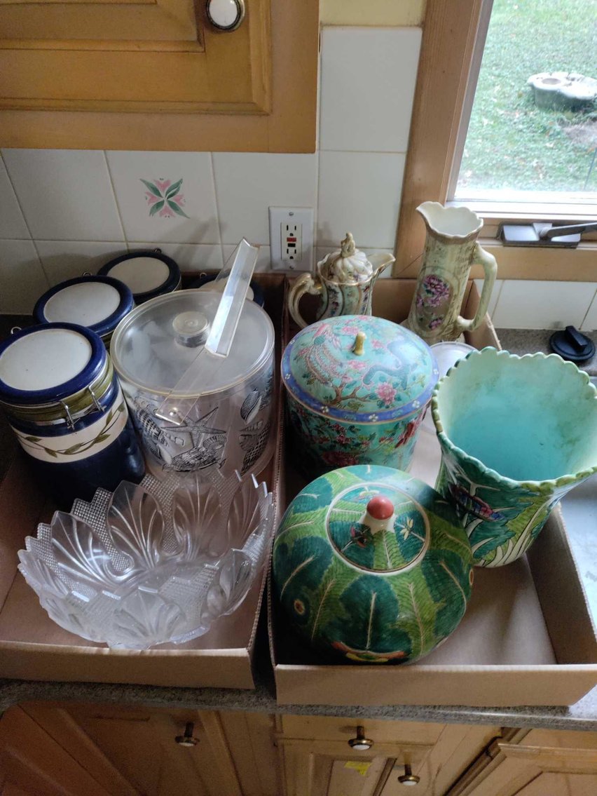 Image for Dussel Drive, Maumee - Furniture, Kitchenware, Cast Iron, Sewing Machine, Tools, Home Decor (Dussel)